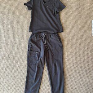 Fabletics Scrub Top (SIZE: small) / Ion Scrub Pants (SIZE: medium short)